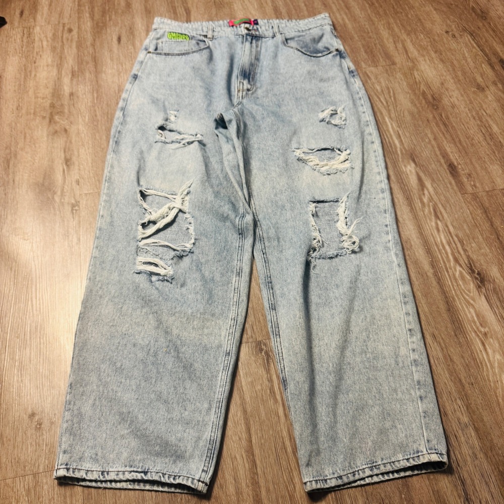 Empyre Women's Size 15 Loose Fit Light Wash Distressed Wide Leg Skater Jeans